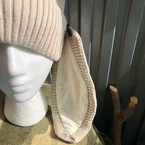 POM POM BEANIE - Picture 7 of 8